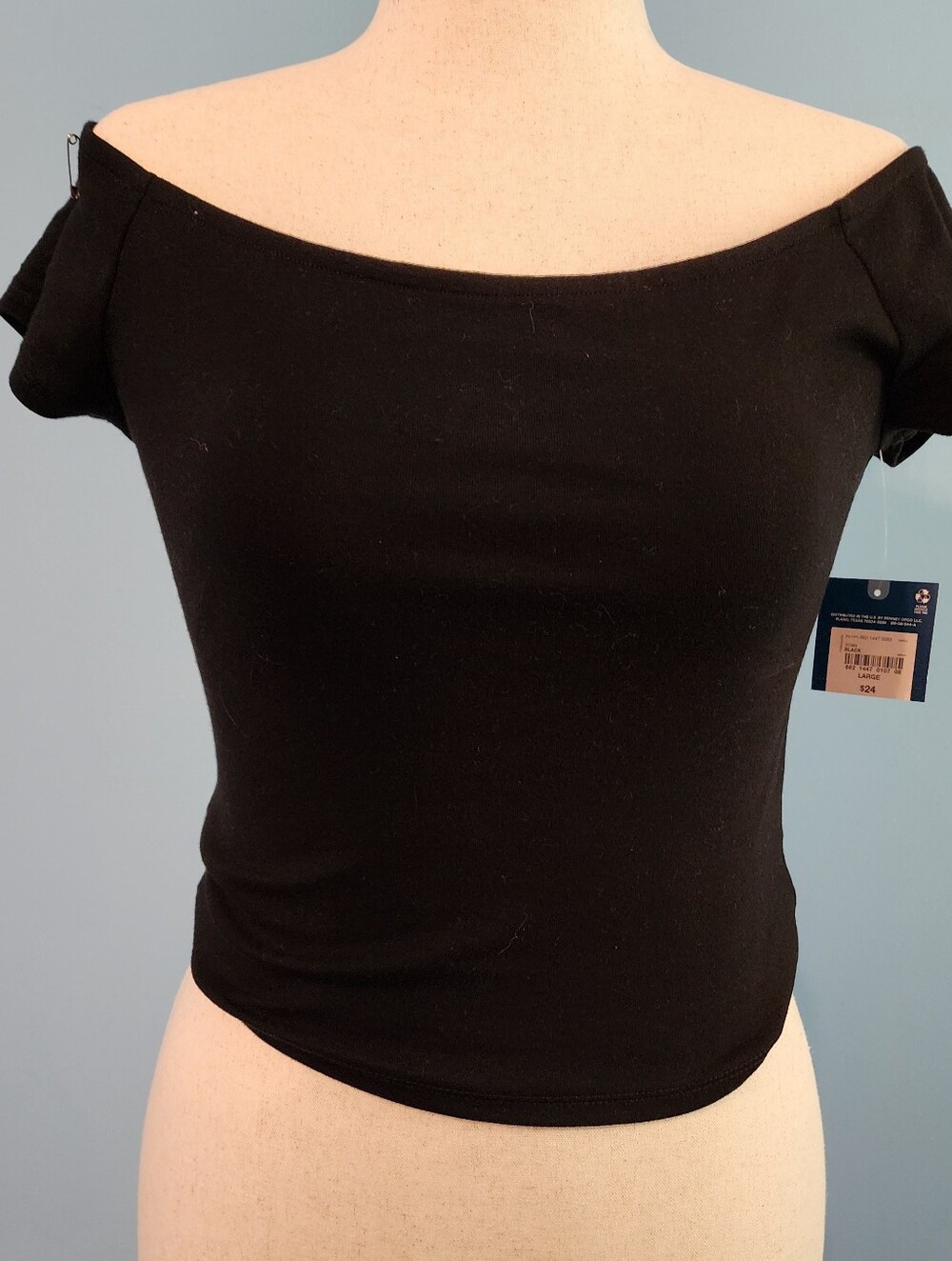 Off-the-Shoulder Black Crop Top - Classic Women's Style